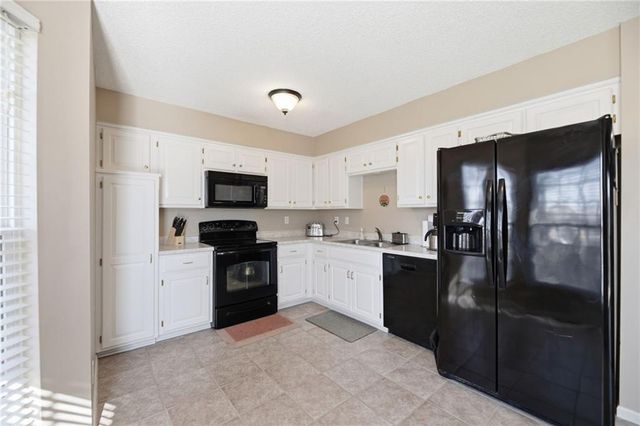 15146 Glenwood Avenue, Overland Park, KS 66213