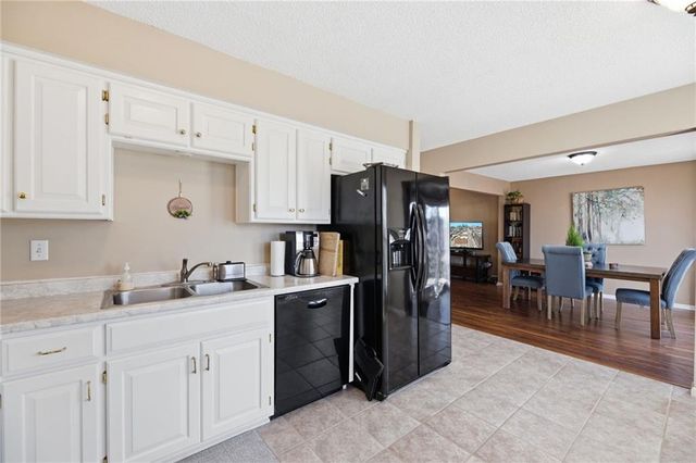 15146 Glenwood Avenue, Overland Park, KS 66213