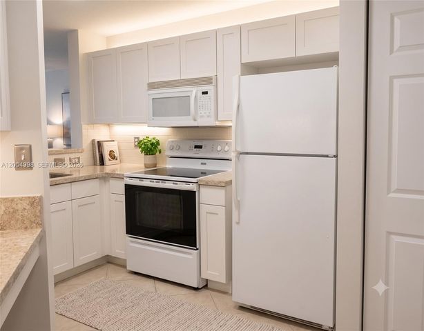 1942 Alamanda Way, Riviera Beach, FL 33404