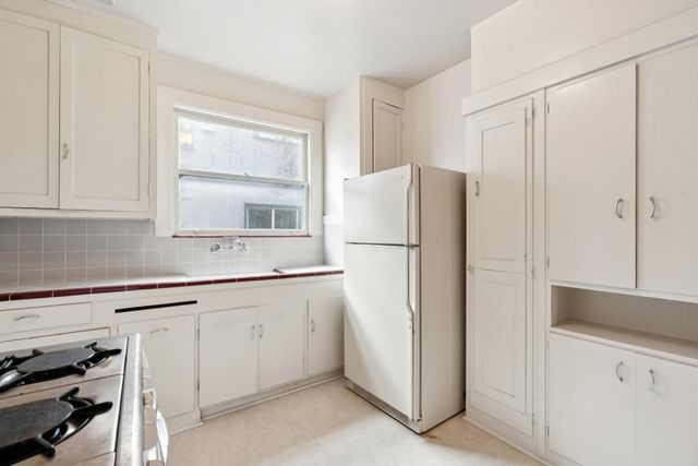 830 Walker Ave, Oakland, CA 94610