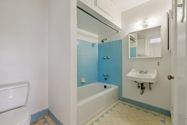 830 Walker Ave, Oakland, CA 94610