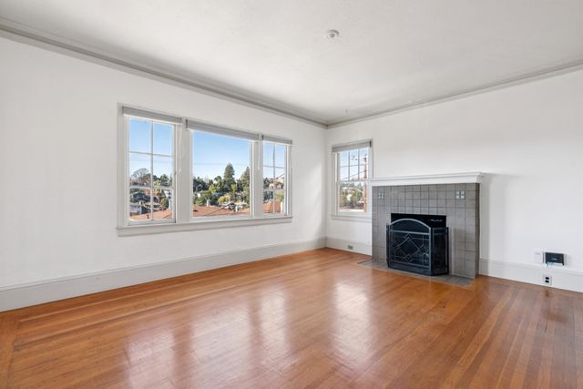 830 Walker Ave, Oakland, CA 94610