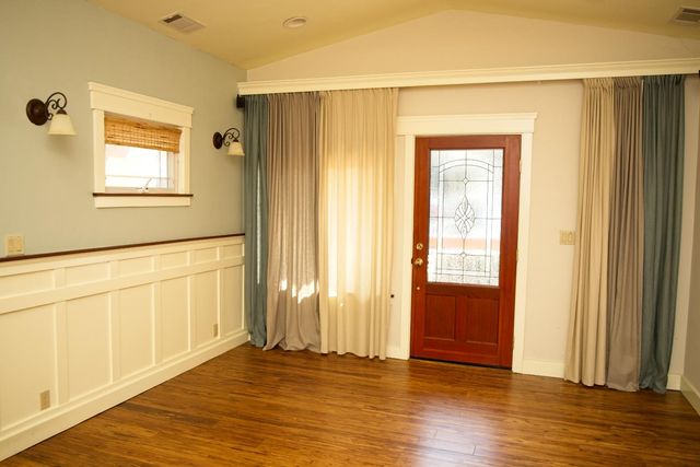 126 Center St, Jackson, CA 95642