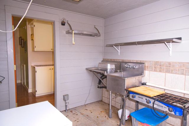 126 Center St, Jackson, CA 95642