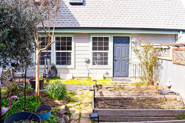 126 Center St, Jackson, CA 95642