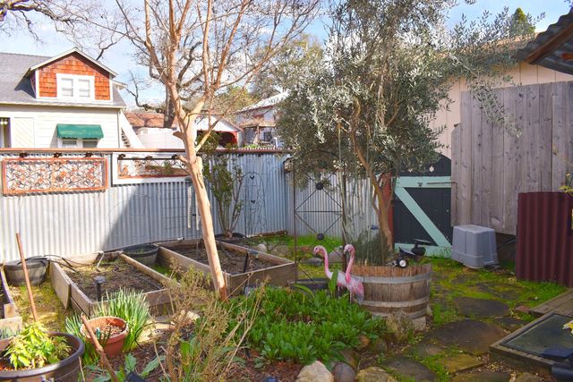 126 Center St, Jackson, CA 95642