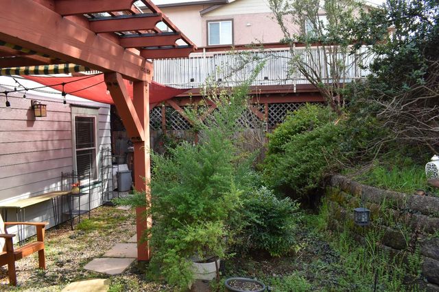 126 Center St, Jackson, CA 95642