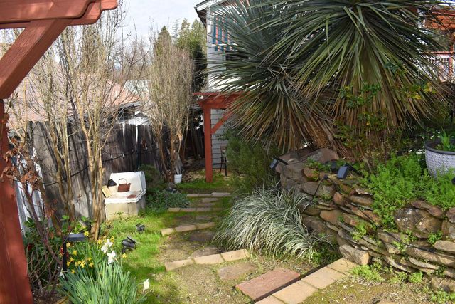 126 Center St, Jackson, CA 95642