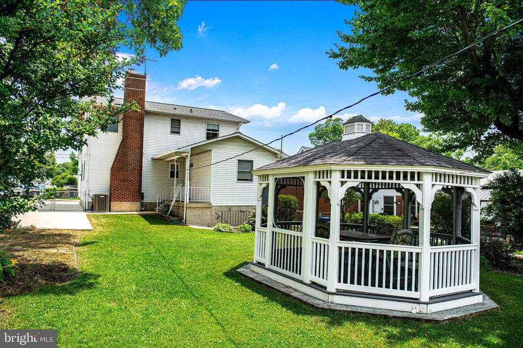 Image 11 of property listing at 614 GEORGE AVE, Baltimore, MD 21221
