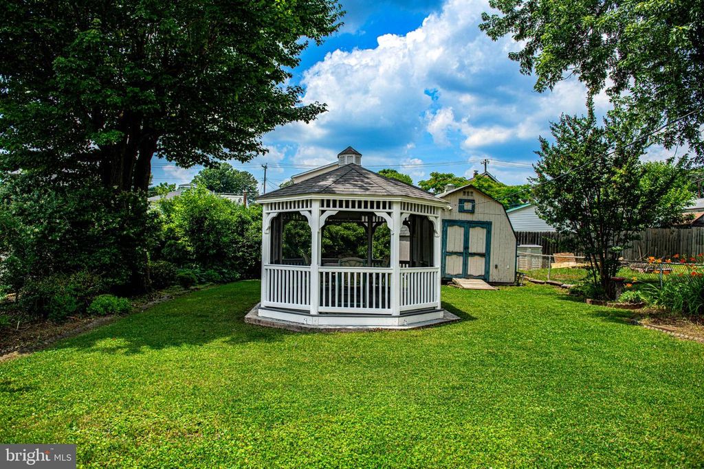 Image 13 of property listing at 614 GEORGE AVE, Baltimore, MD 21221