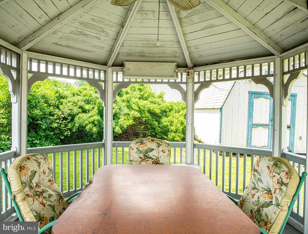 Image 14 of property listing at 614 GEORGE AVE, Baltimore, MD 21221
