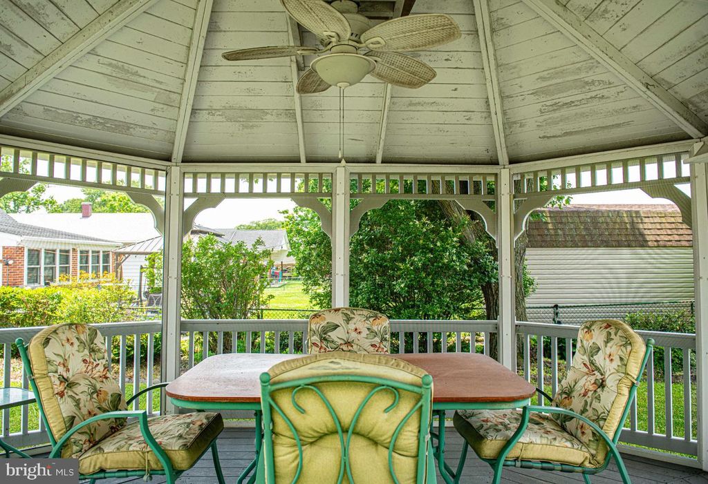 Image 15 of property listing at 614 GEORGE AVE, Baltimore, MD 21221