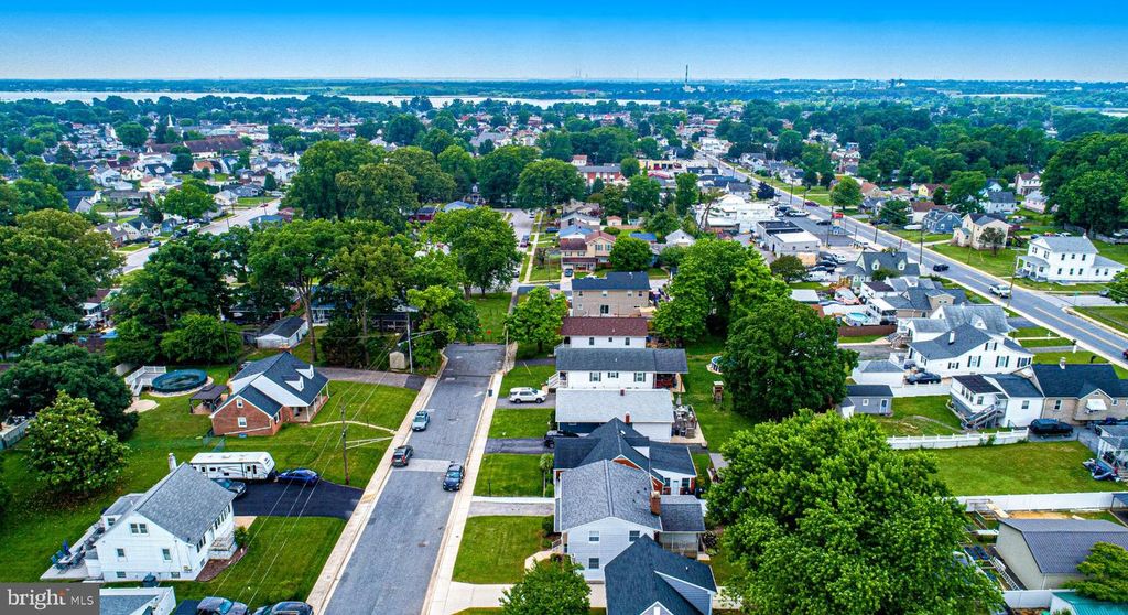 Image 18 of property listing at 614 GEORGE AVE, Baltimore, MD 21221