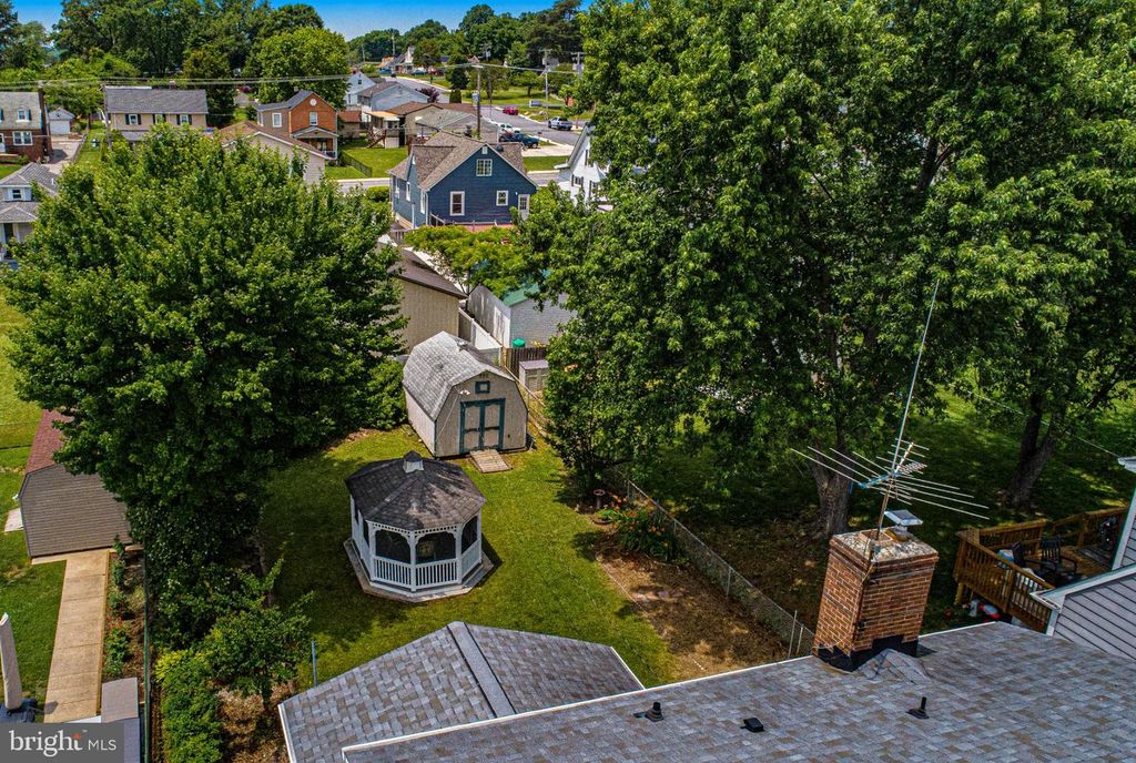 Image 20 of property listing at 614 GEORGE AVE, Baltimore, MD 21221