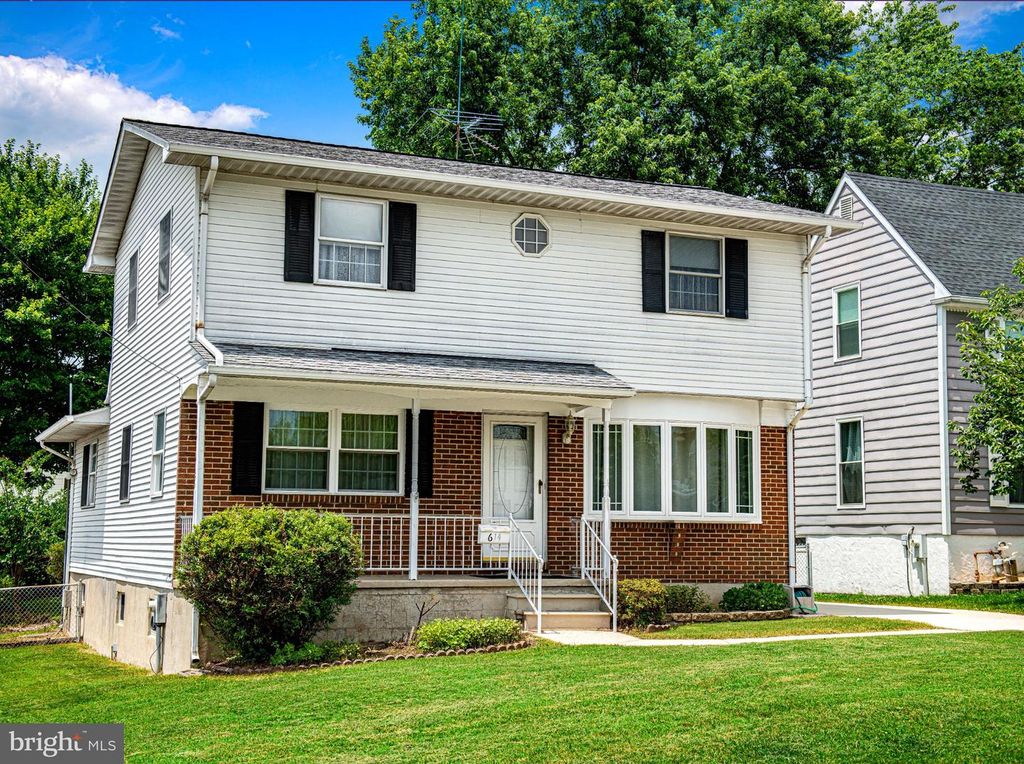 Image 3 of property listing at 614 GEORGE AVE, Baltimore, MD 21221