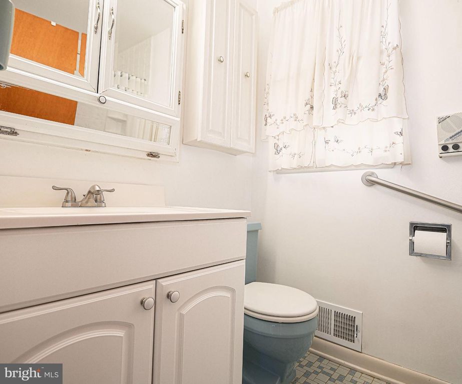 Image 28 of property listing at 614 GEORGE AVE, Baltimore, MD 21221