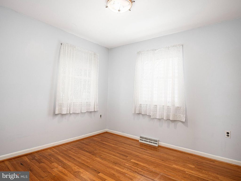 Image 30 of property listing at 614 GEORGE AVE, Baltimore, MD 21221