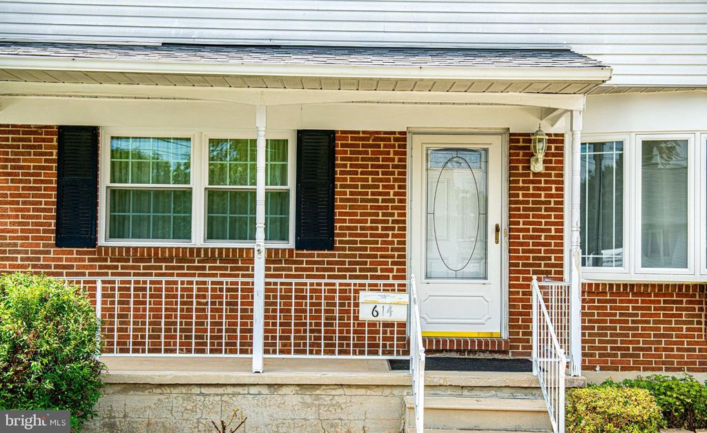 Image 4 of property listing at 614 GEORGE AVE, Baltimore, MD 21221