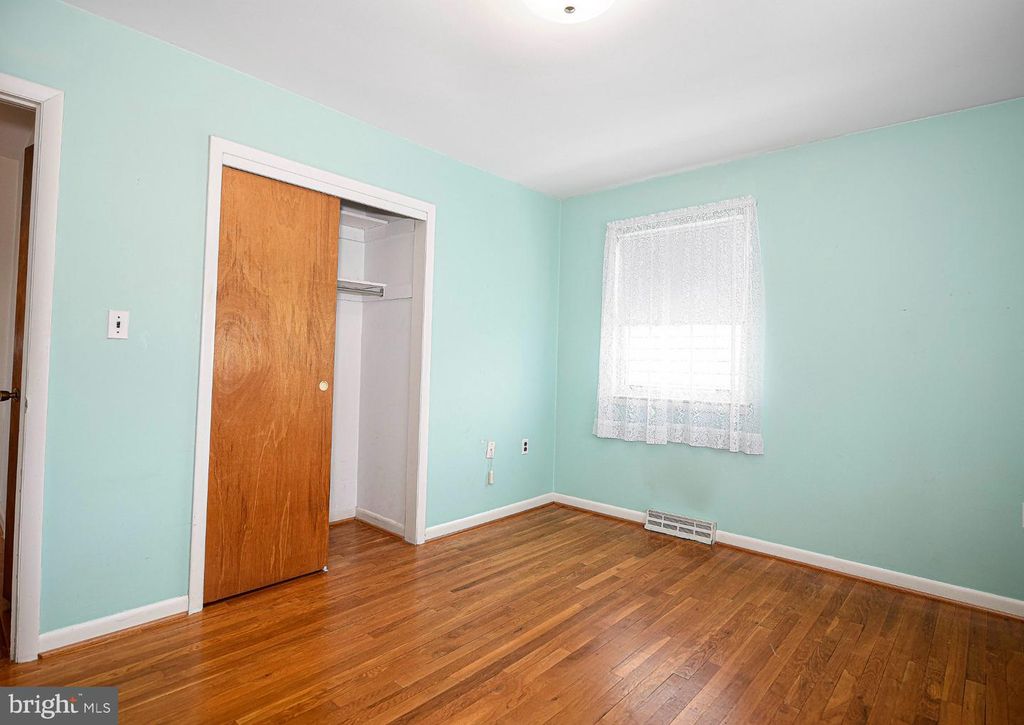 Image 31 of property listing at 614 GEORGE AVE, Baltimore, MD 21221