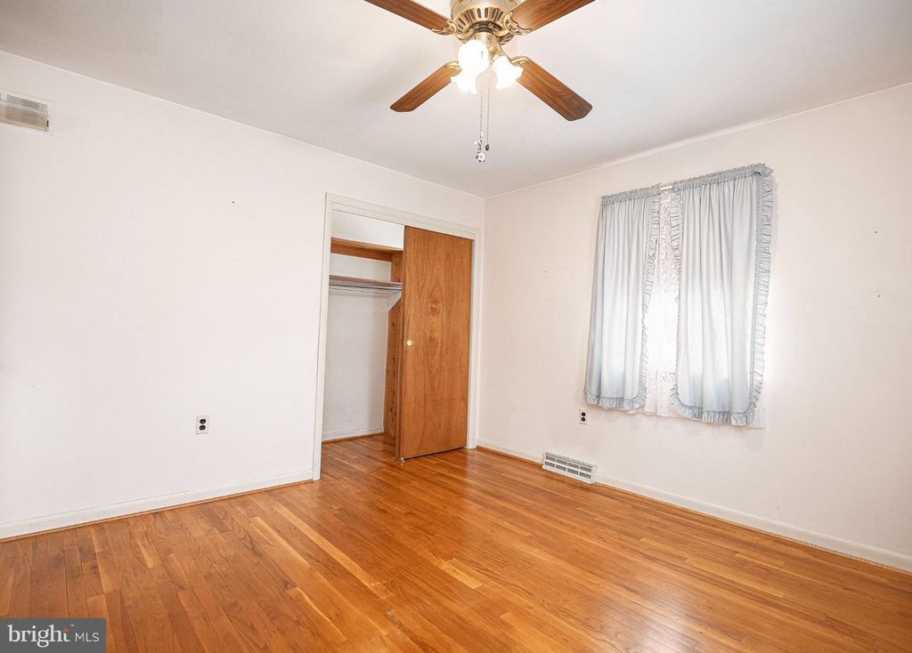 Image 32 of property listing at 614 GEORGE AVE, Baltimore, MD 21221