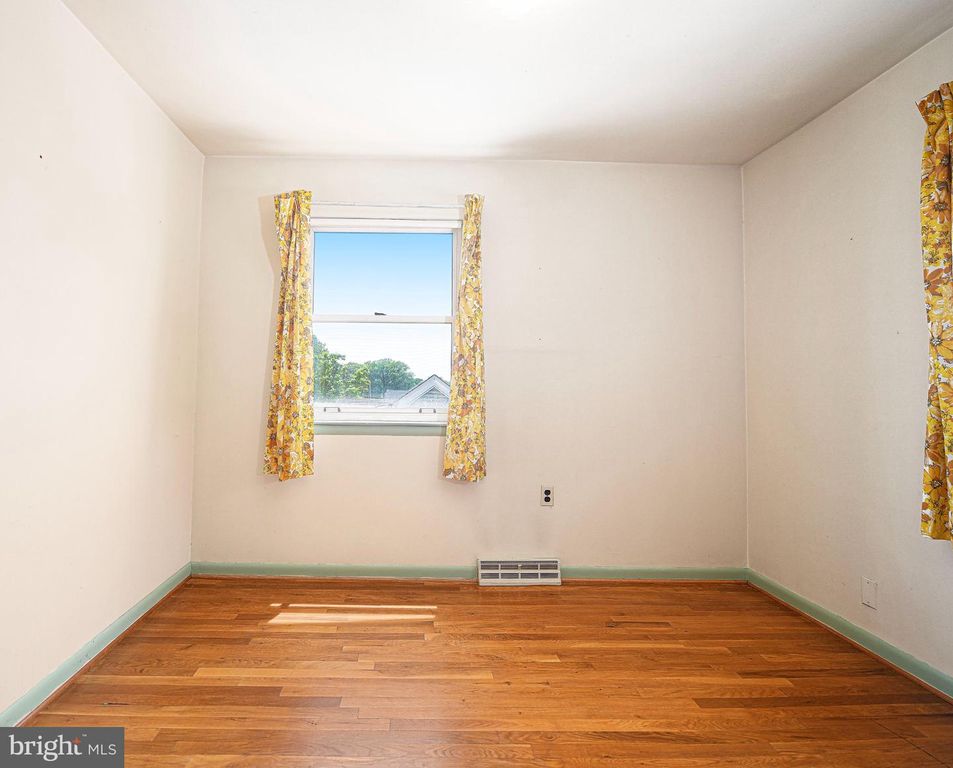 Image 34 of property listing at 614 GEORGE AVE, Baltimore, MD 21221