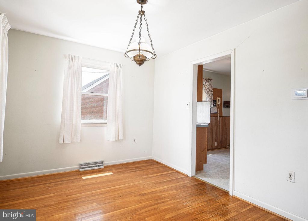 Image 36 of property listing at 614 GEORGE AVE, Baltimore, MD 21221