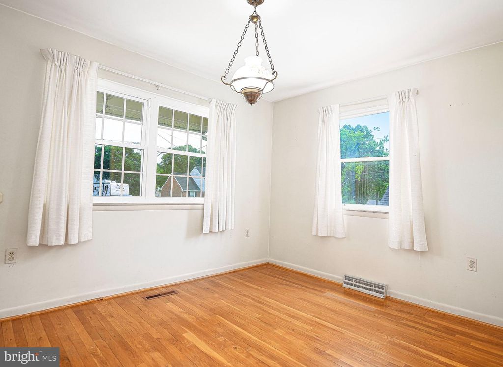 Image 37 of property listing at 614 GEORGE AVE, Baltimore, MD 21221