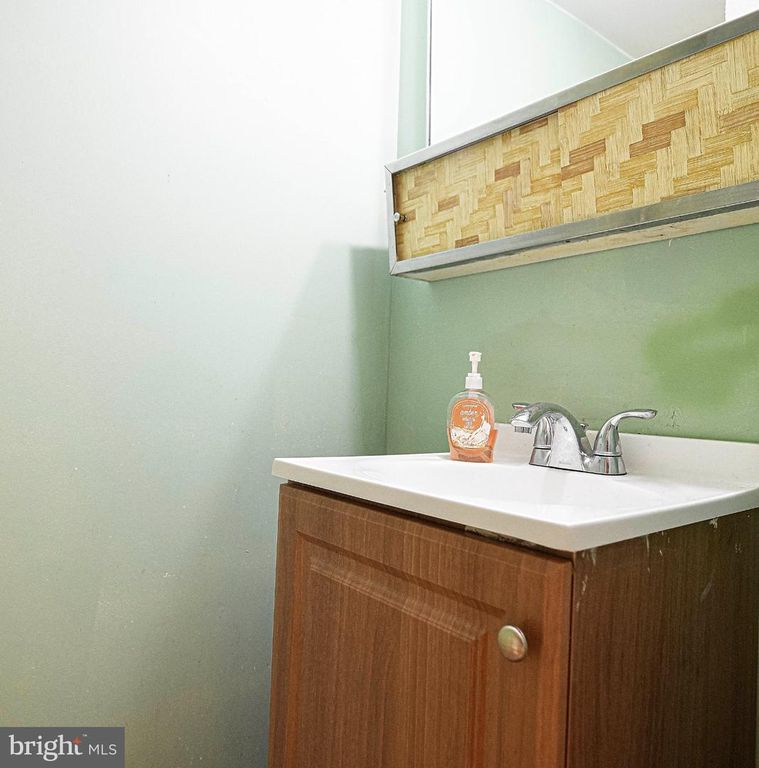Image 42 of property listing at 614 GEORGE AVE, Baltimore, MD 21221