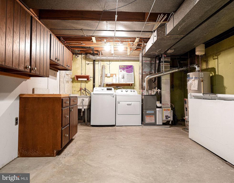 Image 43 of property listing at 614 GEORGE AVE, Baltimore, MD 21221
