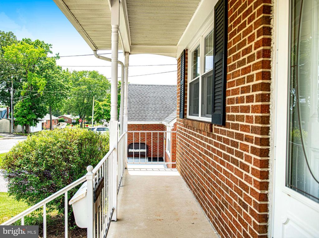 Image 6 of property listing at 614 GEORGE AVE, Baltimore, MD 21221