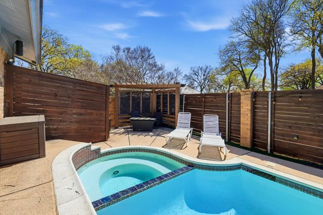 2200 Rockbrook Court, Arlington, TX 76006