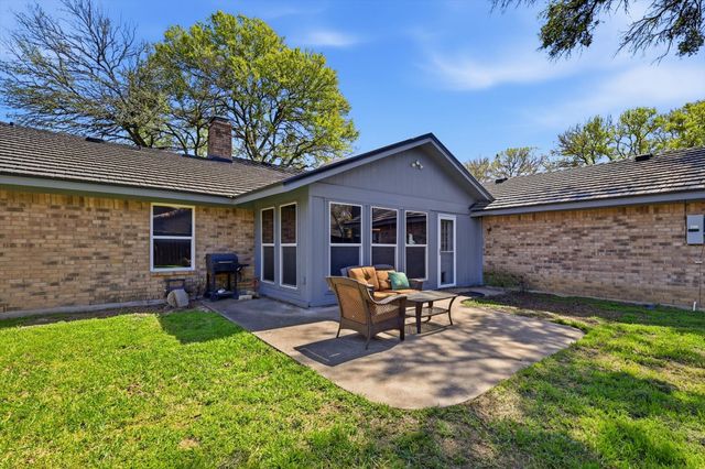 2200 Rockbrook Court, Arlington, TX 76006