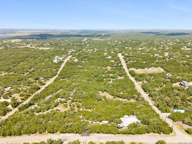 1043 SUMMIT BLF, Canyon Lake, TX 78133