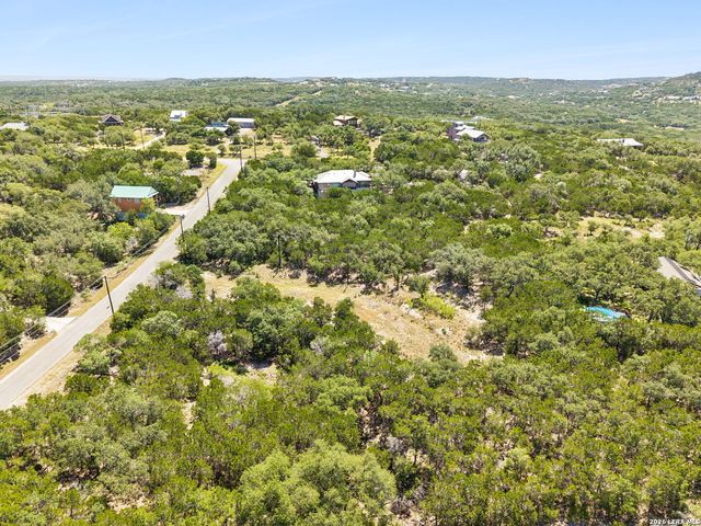 1043 SUMMIT BLF, Canyon Lake, TX 78133