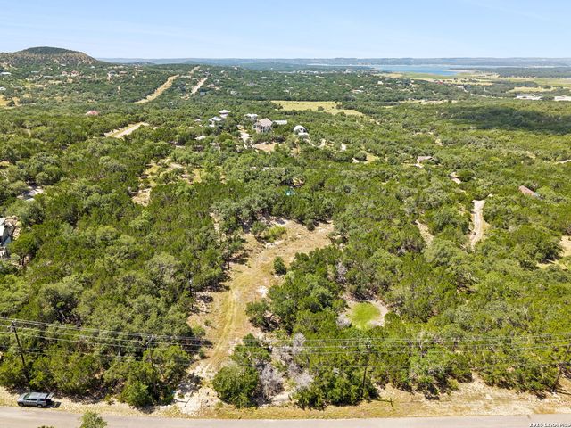 1043 SUMMIT BLF, Canyon Lake, TX 78133