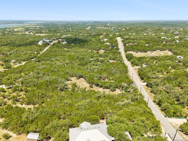 1043 SUMMIT BLF, Canyon Lake, TX 78133