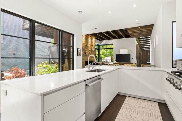 20 Vanguard Way, Dallas, TX 75243