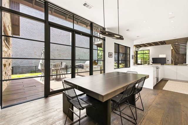 20 Vanguard Way, Dallas, TX 75243