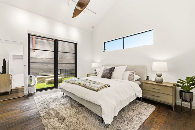 20 Vanguard Way, Dallas, TX 75243