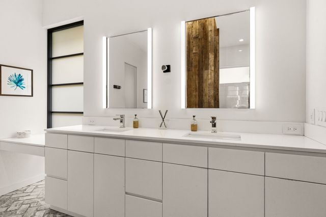 20 Vanguard Way, Dallas, TX 75243