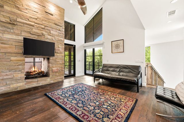 20 Vanguard Way, Dallas, TX 75243