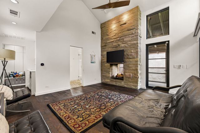 20 Vanguard Way, Dallas, TX 75243