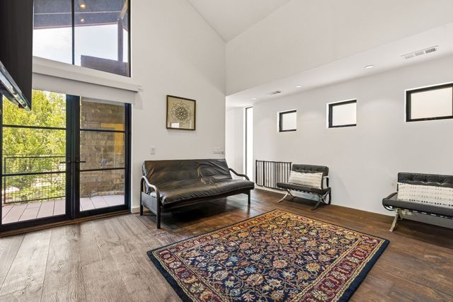 20 Vanguard Way, Dallas, TX 75243