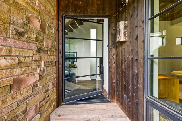 20 Vanguard Way, Dallas, TX 75243