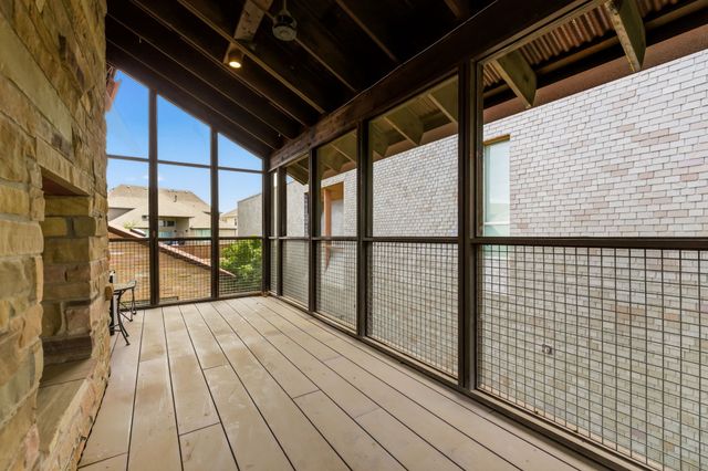 20 Vanguard Way, Dallas, TX 75243