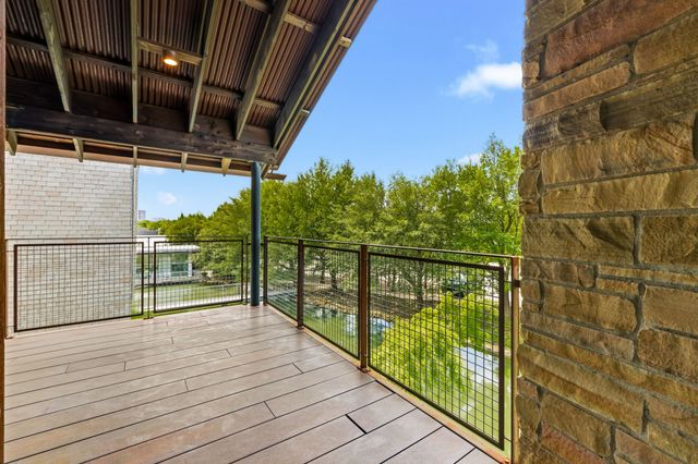 20 Vanguard Way, Dallas, TX 75243