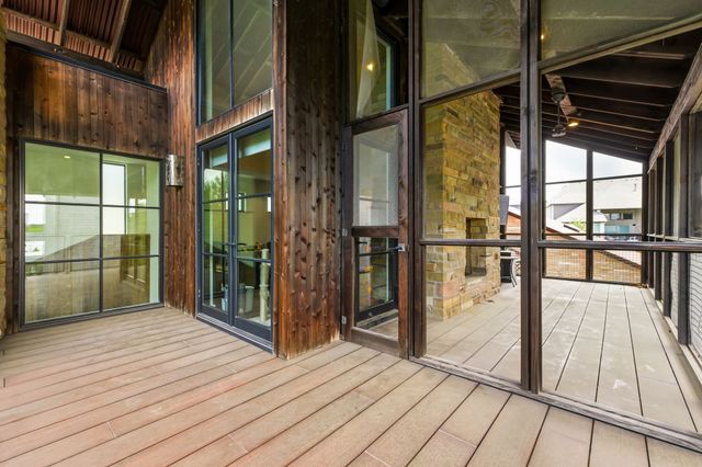 20 Vanguard Way, Dallas, TX 75243