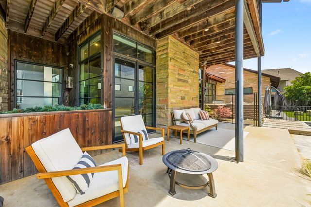 20 Vanguard Way, Dallas, TX 75243