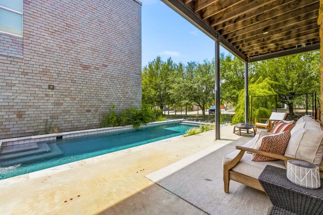 20 Vanguard Way, Dallas, TX 75243