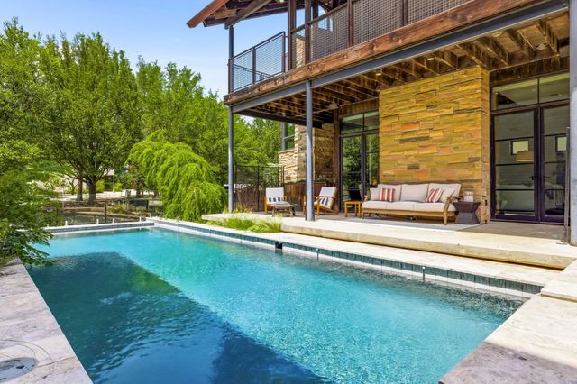 20 Vanguard Way, Dallas, TX 75243